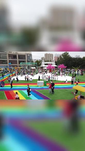 孝河路玩蜂了欢动乐园放大招,全天单人票 29.9 元,原价 49.9 元半价!无动力设施畅玩,周末别窝家,花小钱让娃乐翻天,家长省心,冲! (注意,叠加秒杀后的价格是29.9元,团购价是49元;)#创卫 #网红秋千 #百年校庆 #遛娃好去处 #周末去哪玩