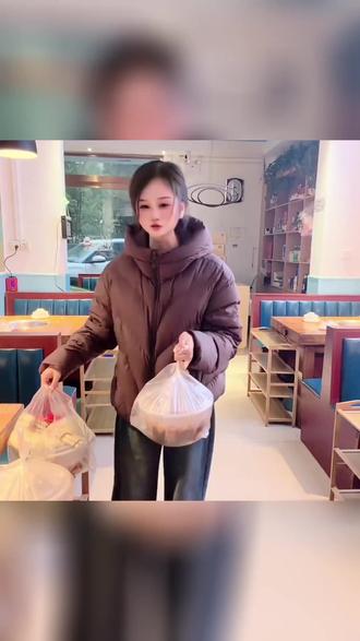 交通路王婆大虾春节放大招,双拼锅 99 元!全虾配鱿鱼超鲜,堂食打包皆可,月销 520 份。亲子餐暖心,汤底拌饭香。性价比高,全家快来打卡! (【退款规则】到店核销:随时可退,过期未核销自动退)#猴子山下活虾麻辣香锅 #大杂烩 #畅吃聚会日 #佰烧海鲜烤肉火锅自助 #旅行途中美食攻略