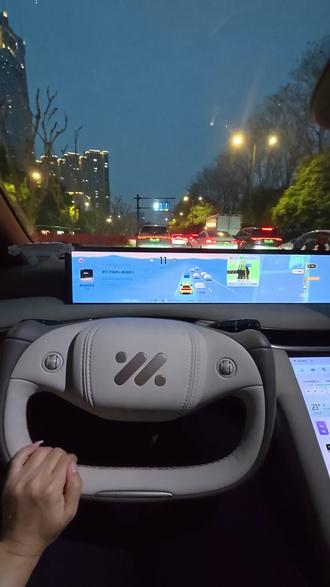 大疆Nano拍通勤vlog的保姆级教程! 分享我用大疆 Nano 高效拍通勤 vlog 的保姆级教程,整理了4 个核心机位,新手直接抄作业就能出片!
搭配 Amazear 磁吸鳄鱼夹,单手就能秒换机位,一个人也能轻松拍出完整通勤 vlog。
日常记录生活碎片也超方便,随手一拍都很有质感。