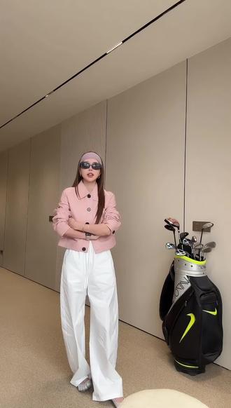 这件皮衣好适合春天夏天穿啊!#粉色皮衣 #春天彩色穿搭 #出游吸睛look #穿高级感 #春款上新