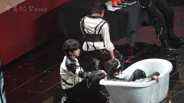 《希区考克作品152》 陈浚铭希区考克侧边直拍视角❤这个机位像电视台侧面吊臂上的机位啊,爽!!!#陈浚铭 #陈浚铭四代唯一纯血门面 #TF四代 #荣耀之战 #铭文