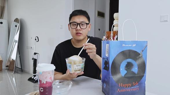 一整颗生椰测评 味道还不错,可以一试#吃喝玩乐分享计划 #抖音种草计划 @瑞幸咖啡