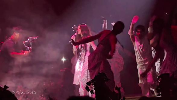 《好想谈恋爱》 有人听完整版么 现场真的超hi超爽!#好想谈恋爱 #单依纯 #单依纯深圳演唱会