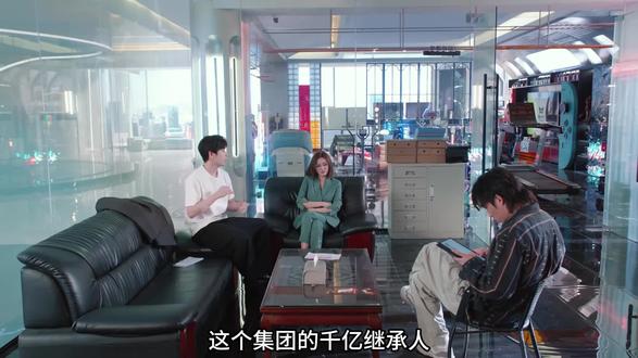 年少有为 裴谦在跌入职场低谷后意外获得一份“越亏越赚”的反常规投资协议,从游戏创业起步集结一群“不按常理出牌”的队友,在一次次“想输却赢”的荒诞征程中,将草台班子“腾达游戏”推向行业焦点的故事。#彭昱畅#年少有为#热播#林允#电视剧解说