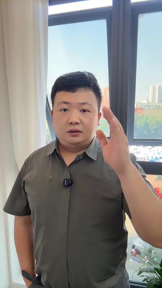 《历史类 580-589分 黄金决策》 四川高三家长注意了!历史类 580-589 分,位次 6800-9100,这个分数段太关键了!
根据 2025 年第一年新高考数据,这个分数段选择真的很多!
如果你们家正好是男生,身高 1.68 以上,裸眼视力不低于 4.7,可以考虑中南财经政法大学 101 组。
提前批 B 段,还是公费师范生、地方优师计划、定向医学。
普通 B 段,想读汉语言文学可以考虑石河子大学、湖北大学、山西大学、福建师范大学、华侨大学。
想考虑法学,四川可以重点考虑成都大学、四川师范大学、西南石油大学。
想学经济管理类,重点考虑重庆工商大学财政学、山西财经大学财政学、河南财经政法大学财政学。
想读上海学校,重点考虑上海立信会计金融学院。
总之就是,这个分数段,选择真的很多!
完整院校清单我放在评论区了。
先收藏,填志愿的时候用得上!
#四川高考 #高考志愿 #历史类 #580 分 #589 分 #志愿填报 #2026高考 #高三家长 #专业选择