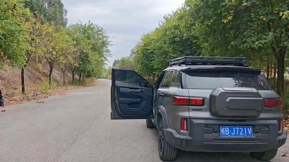 #飞驰人生3转场 新的一年哪怕坎坷,也要一路飞驰,顺利完赛!#飞驰人生3 #吉利牛仔 #恭喜发财