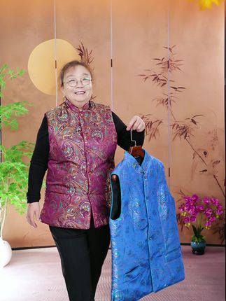 优雅,从来不是张扬,而是内在气度的外显。#中式服装 #中式马甲 #中年女装