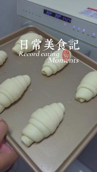 劳夫日记之海盐卷|赶骡子上架自学烘焙给婆娘做面包的一天 婆娘宠的好,招财又进宝
#烘焙 #烘焙新手 #老婆最大 #vlog日常
