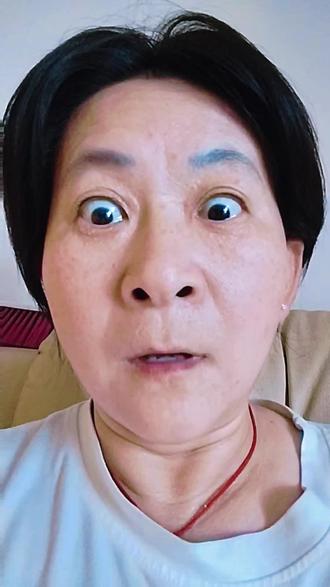 25天,36粉,有人问我图啥? 有人在我视频底下问:52岁了还折腾啥?图啥呢?
我想用行动回答:图的是30天后开通小黄车,能带货,能翻身!
52岁怎么了?负债怎么了?只要不删视频,就有人能看见。
你也正在经历低谷吗?评论区扣1,让我知道我不是一个人。
#50岁从负债10万到学做自媒体 #自媒体创业 #中年逆袭 #负债翻身 #DOU上热门@上热门🔥🔥🔥