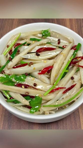 人间烟火气,最抚凡人心。一口热乎的美食,就能治愈所有不开心。 #热点 #美食 #下饭菜 #家常菜