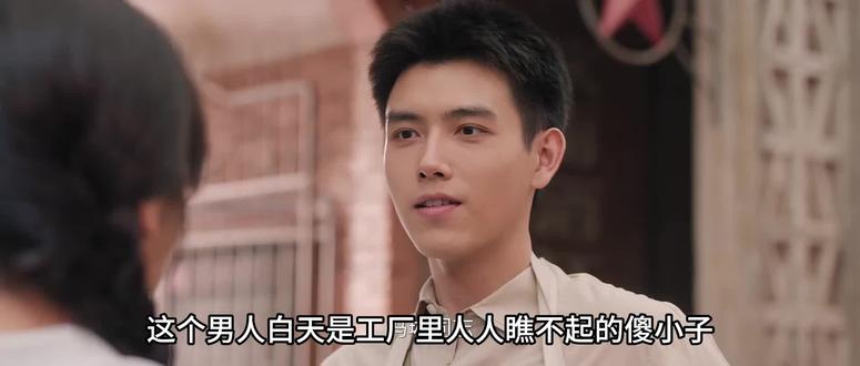 纯真年代的爱情 以二十世纪七十年代末为背景,讲述制帽厂女工费霓为改善生活与救人致残的方穆扬假结婚分房,二人在共同生活中逐渐产生真挚感情,最终费霓圆梦大学,方穆扬实现画家理想#热播#陈飞宇#孙千#电视剧解说#追剧