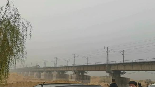 《雾中列车》——看着火车听着歌