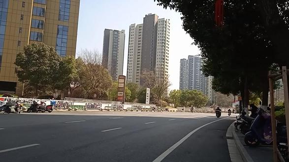 骑电动车从南京到无锡,行程180公里,挺冷的也挺累。