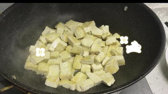 家常糖醋豆腐,做法简单,外酥里嫩香甜可口,不要太下饭哦~