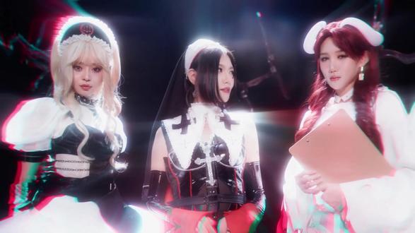 角色虽然少但是演技都很不错 #魅魔的游戏 #钟冉 #陈婧涵 ,而且我发现三个角色网上各有各的喜欢,我就特别喜欢钟冉@陈婧涵,用我们这边话说就是很文雅 ,还带点#ASMR。游戏节奏前期稍微慢了一点点,能接受,算本年度的佳作了