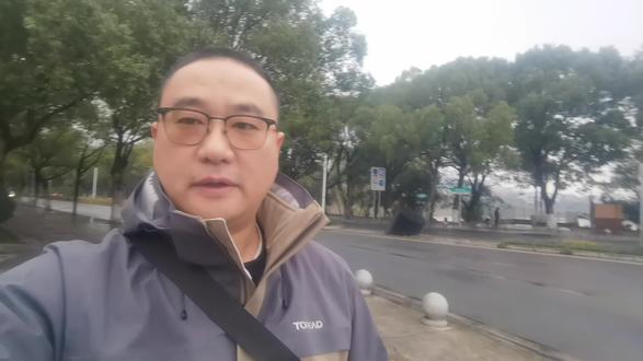湘江夜话:左宗棠林则徐湘江夜谈,改变历史的会面 林则徐夜晚在湘江客船与左宗棠畅谈一夜,林则徐慧眼识珠以宏志相托,仅此一面,便将收集多年的资料全部交付于左宗棠,并鼓励左宗棠“西定新疆,舍君莫属”。当危机来临时,68岁的左公抬棺出征嘉峪关,誓要收复失地伊犁,最终收复新疆#林则徐 #左宗棠 #湘江夜话 #长沙旅游攻略 #旅游推荐官 @DOU+小助手 @DOU+上热门