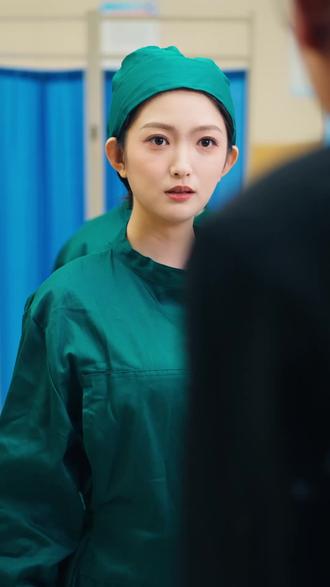阮苏表面学渣,实为全能大神,与总裁薄行止契约结婚四年。离婚后,她的高考状元、黑客等马甲逐一暴露,疯狂打脸前夫。薄行止从轻视到深爱,开启漫长追妻路。#离婚后薄太太狂掉N个大神马甲