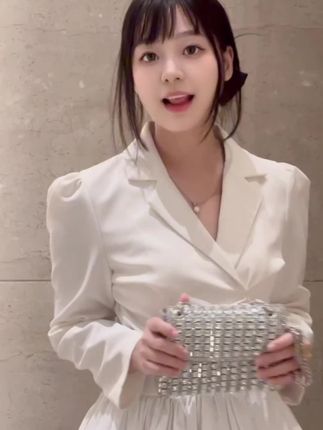 女人出门必备单肩手拿包,高级感,出门背它就够了!