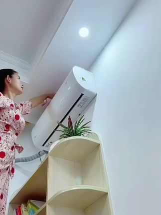 天凉了,不用的空调可以用这个防尘罩套起来,防尘防潮还美观,来年打开就能用~