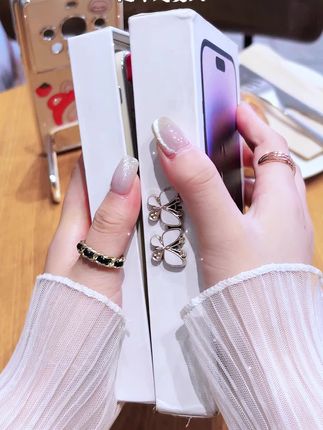 【苹果/华为/oppo/vivo/小米】草莓布布大视窗手机壳防摔保护套女款,快给手机安排一个叭~