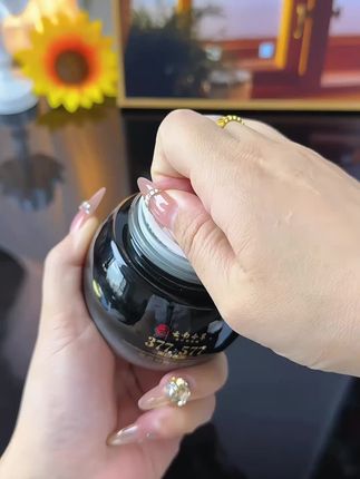 经常熬夜肤色暗沉发黄,斑斑点点多的你就用它#真的很不错 #护肤