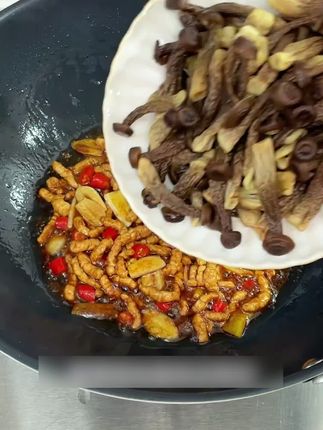 真正的高山鹿茸菇来啦!脆过银耳!鲜过竹荪!煲汤炒菜味道鲜美!大多数人没吃过,质优价廉手慢无