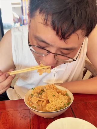 土灶锅巴#农家土灶糯米锅巴 没想到这种纯手工糯米锅巴这么香,又酥又脆的,好吃到停不下来#农家锅巴#忘不了的童年味道