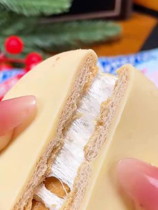 囤零食就选它!盼盼巧克力派三口味齐发,浓情巧克、淡雅香草、酸甜草莓,口口都是小确幸!