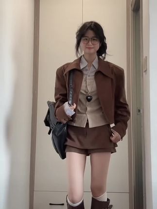 巨好看的早秋一整套女秋冬2025年新款超火韩系穿搭美拉德三件套装