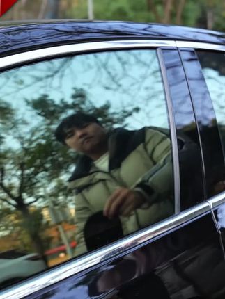 这个多功能防滑垫手机支架太实用了,防滑垫上可放小杂物,手机导航横竖屏都能放,还自带临时停车号码牌