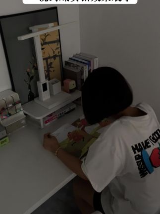 不想孩子用眼过度 眼睛疲劳近视,红光护眼一款好用的#护眼台灯 必不可少,给外线全光护眼三档色温 亮度随意调节