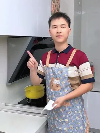 这个#墙面静电保护膜,防脏防污,不损伤墙面,家里厨房墙面、台面,家里的白墙容易蹭脏的地方都可以贴上