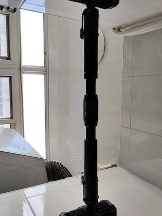 在家里面安装一副单杠,利用碎片时间偶尔练习,长期积累你的力量也不会太差。#室内单杠 #室内健身