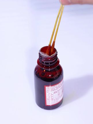 家里有小朋友的,一定要被上这款医用碘伏棉签,小伤擦伤都可以用来消毒。
