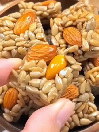 酥酥脆脆,越嚼越香,超划算# 超便宜超划算 # 大人小孩都爱吃 # 巴旦木瓜子仁 # 好 吃到停不下来