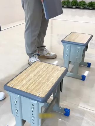 孩子在学校一坐就是一天,赶紧给孩子备个柔软坐垫,久坐不累,底部防滑颗粒,双卡扣固定#学生坐垫#好物推荐