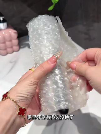 总感觉牙齿刷不干净的,一定要去试试! 一用一个不吱声!!!#刷牙 #牙刷 #凸面牙刷 #超便宜超划算
