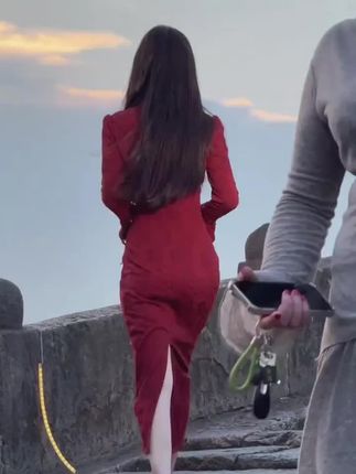 红色刺绣气质旗袍裙,中国风,不挑身材,谁穿谁好看!