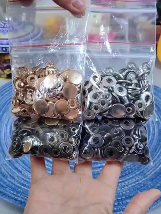 有了这款免 缝扣子太方便了 ,包包衣服都能用#小技巧分享#免缝扣子使用方法#旧衣服改包包#做包包衣服都需要好样的扣子