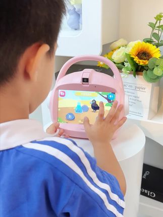 孩子抱着手机不撒手?试试这个!AI互动学习机,护眼防摔能K歌,小学初中课都有!还送双麦!