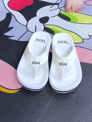 这个拖鞋超级舒服百搭,现在价格也合适赶紧冲!#软底软面穿上超舒服 #透气舒适不臭脚 #凉拖