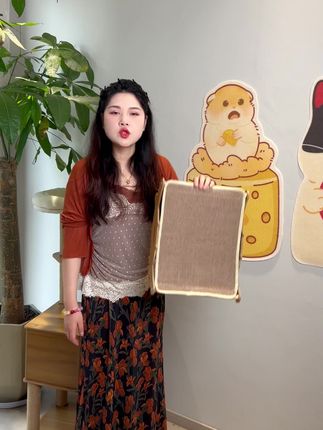 只要撕掉背胶,你就能拥有一个墙上猫抓板!放心用我们家的不留胶,不挑墙面~#网红猫抓板#自律猫咪的健身日常