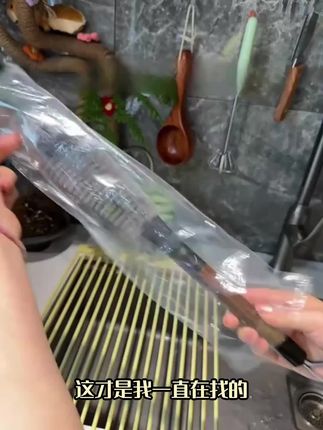 家里备一把这样的长柄杯刷,平时刷洗杯子很方便, 榨汁机 豆浆机#长柄杯刷 #杯刷 #生活好帮手 #水壶刷子 #实用好物
