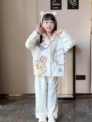 冷空气来袭,跟女儿一起买了这款超舒服的保暖德绒家居服,太可爱啦!#德绒保暖套装#母女亲子装#儿童德绒睡衣