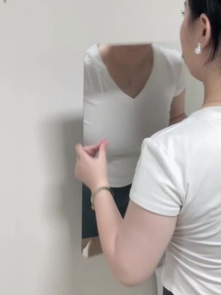 女孩子必不可少的一款全身镜,即贴即用,非常方便,让安装拆取跟呼吸一样简单#全身镜 #穿衣镜 #软镜子 #居家好物