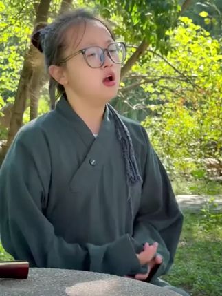 取黄芪 麦冬 五味子 红枣一起煮水喝 这就是著名的补气汤,黄芪五味茶