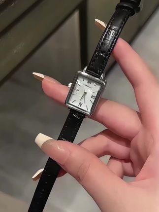 女人气质不凡,戴上这款女表,气质瞬间提升,气质提升!#女表