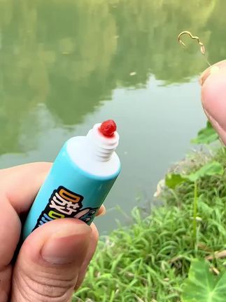 溪流钓野钓都能使用的牙膏饵料,开盖即可挂钩做钓