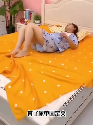 姐们们,这个小玩意真好,把它扣在床单上,不管怎么拉扯翻滚,再也不用担心床单儿乱跑了。好用,家家必备#生活好帮手