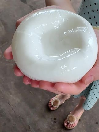 这么好喝的天然饮品真的不要错过,椰皇不光纯甜奶香味也非常浓郁,没喝过的一定要喝一次!#泰国椰皇 #椰子